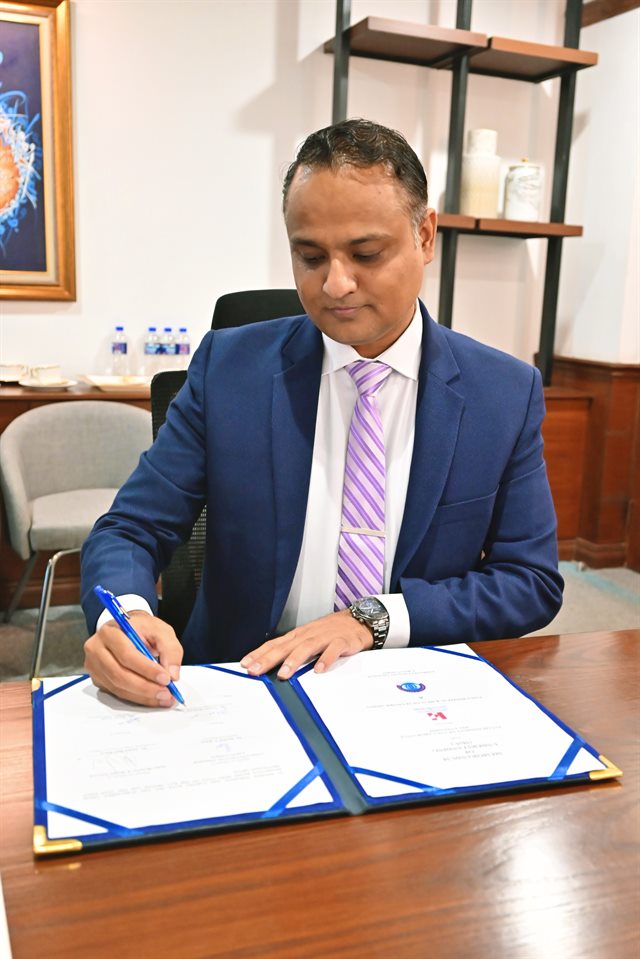 A representative of CUI Lahore signing the memorandum of understanding