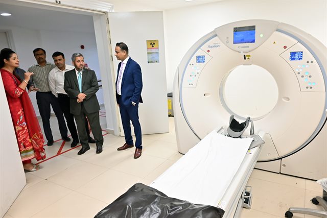 The radiology department and its CT scanner shown to the visiting delegation