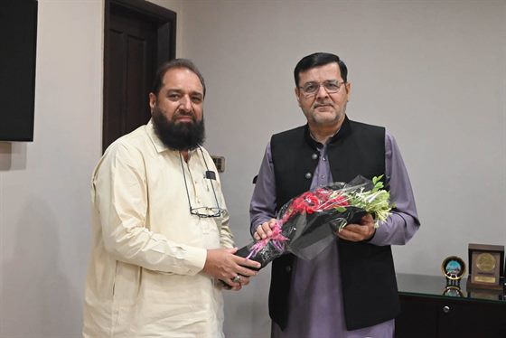 The Campus Director receiving a visitor with a bouquet