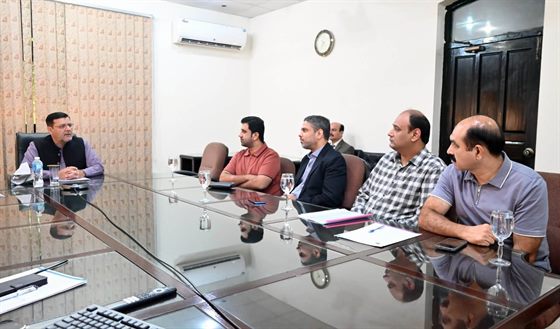 A working session with the Campus Director