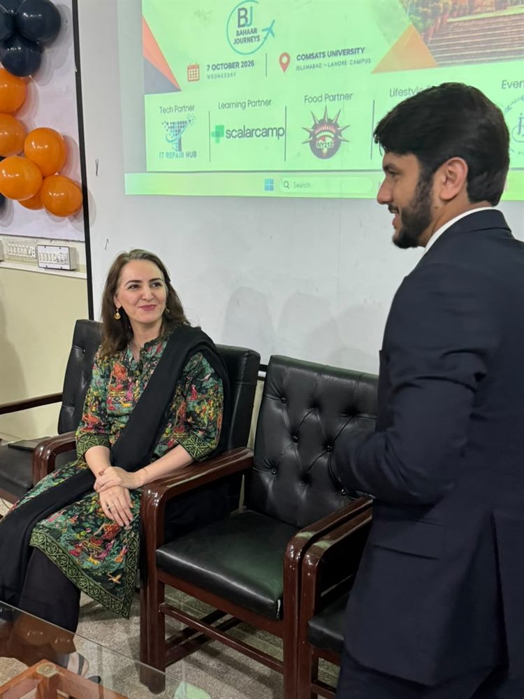 A guest in conversation before the session begins