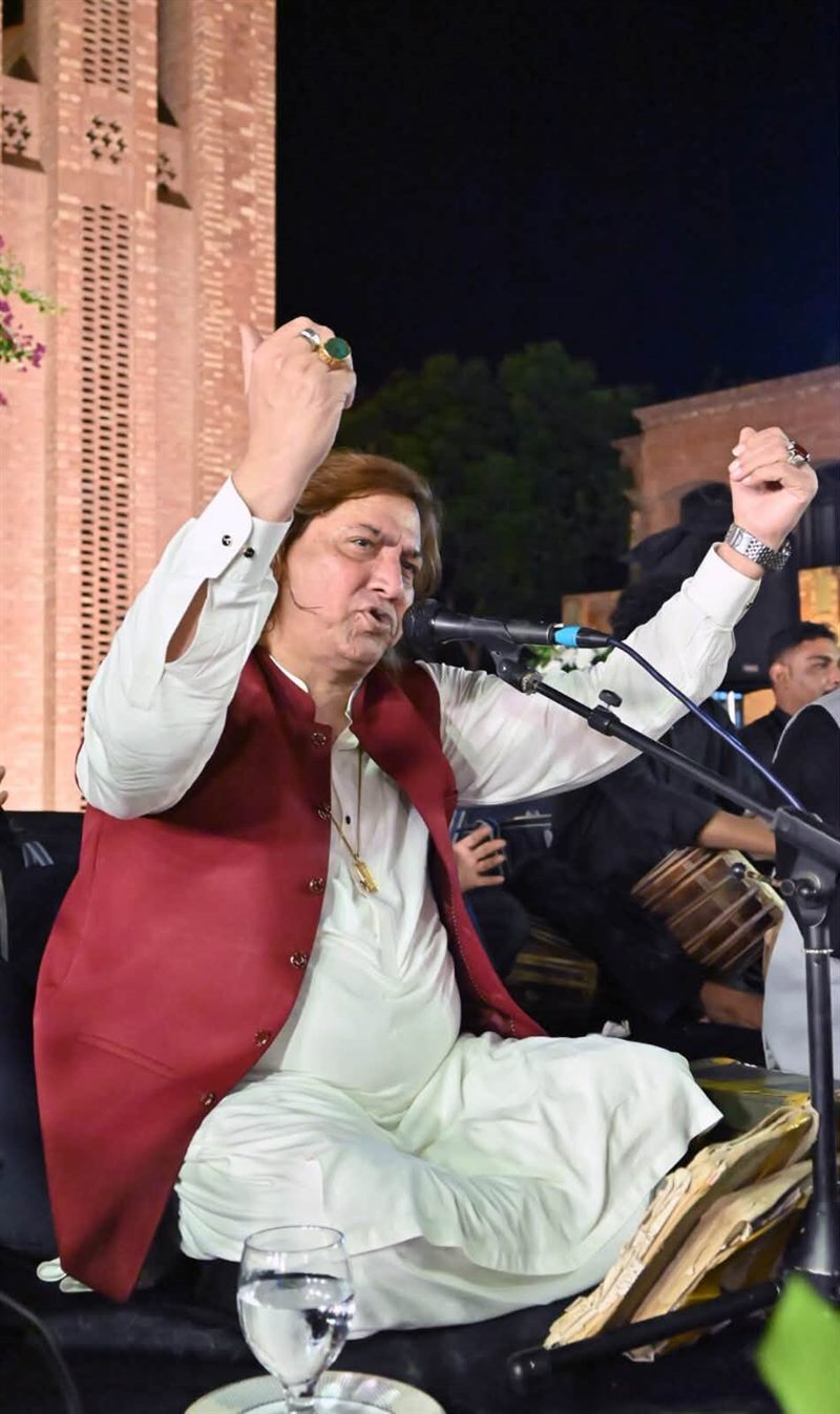Qawwal Ali Imran Santo performing at the networking dinner