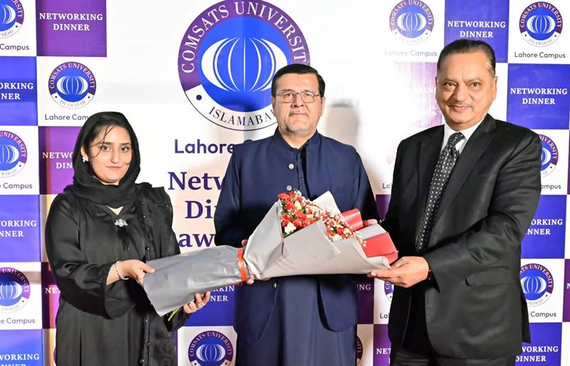 A guest being welcomed with a bouquet at the networking dinner