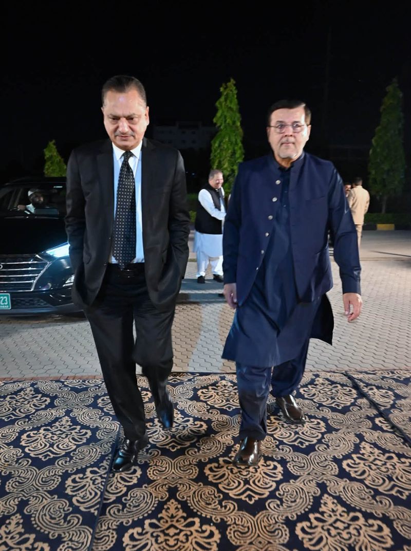 Prof. Dr. Raheel Qamar arriving at the Lahore Campus with Prof. Dr. Qaisar Abbas
