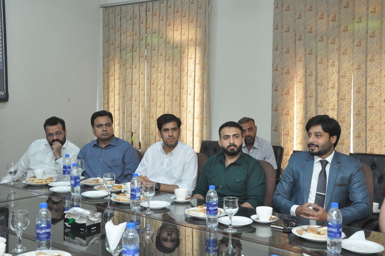 Five Chief Executive Officers from International Software Companies Visited the Department of CS