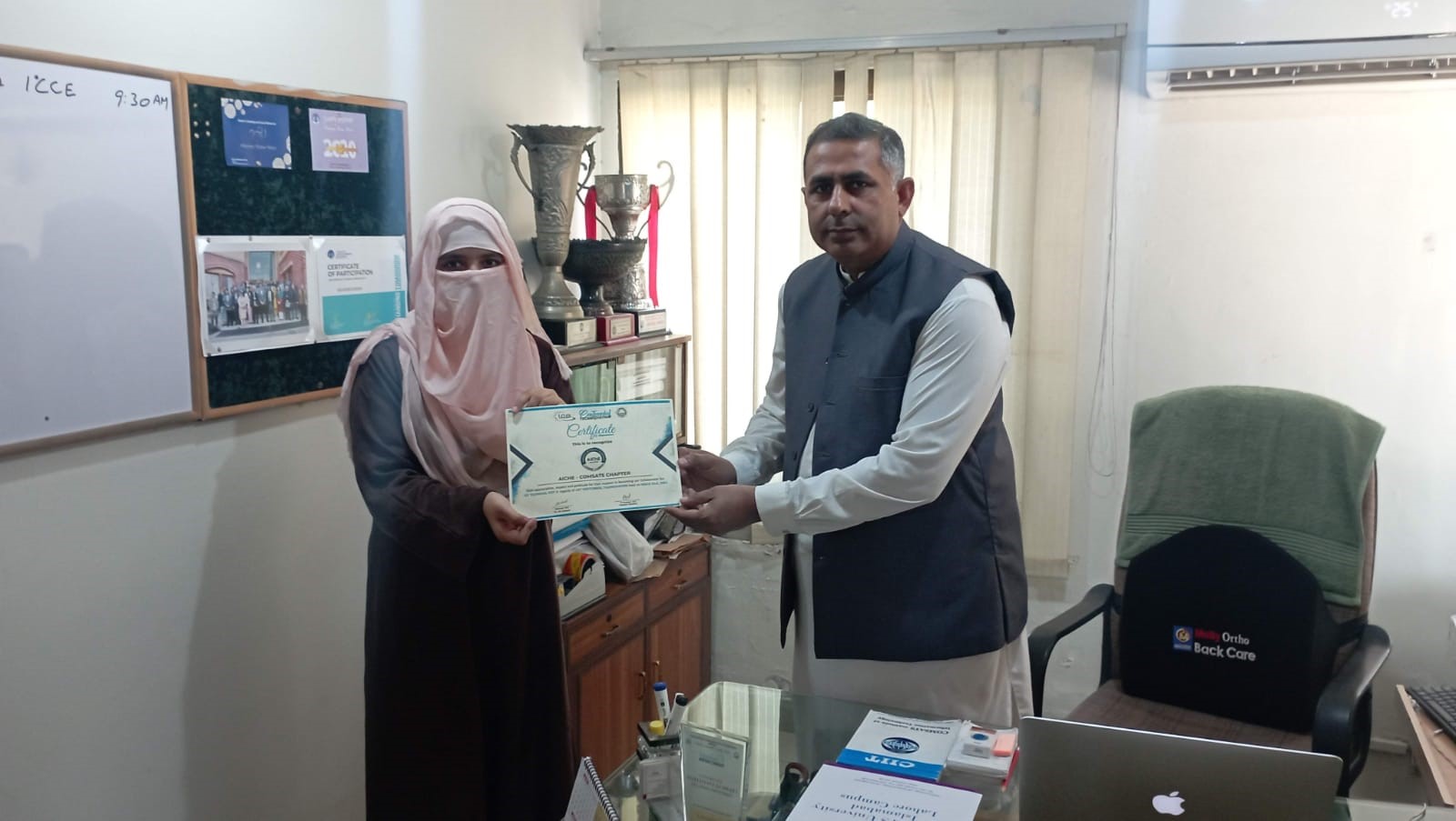 Team Chemical Engineering – CUI Lahore Bags Best Team Award in All Pakistan Chemical Engineering Competition (APCEC) held on March 24th, 2022 in UET Lahore