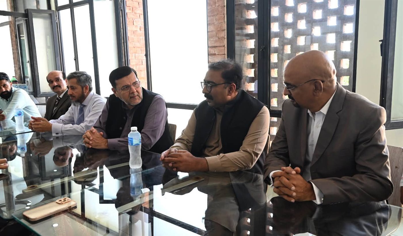 Visitors, a Huawei Lab and a Research Push: the Director's Day at CUI Lahore