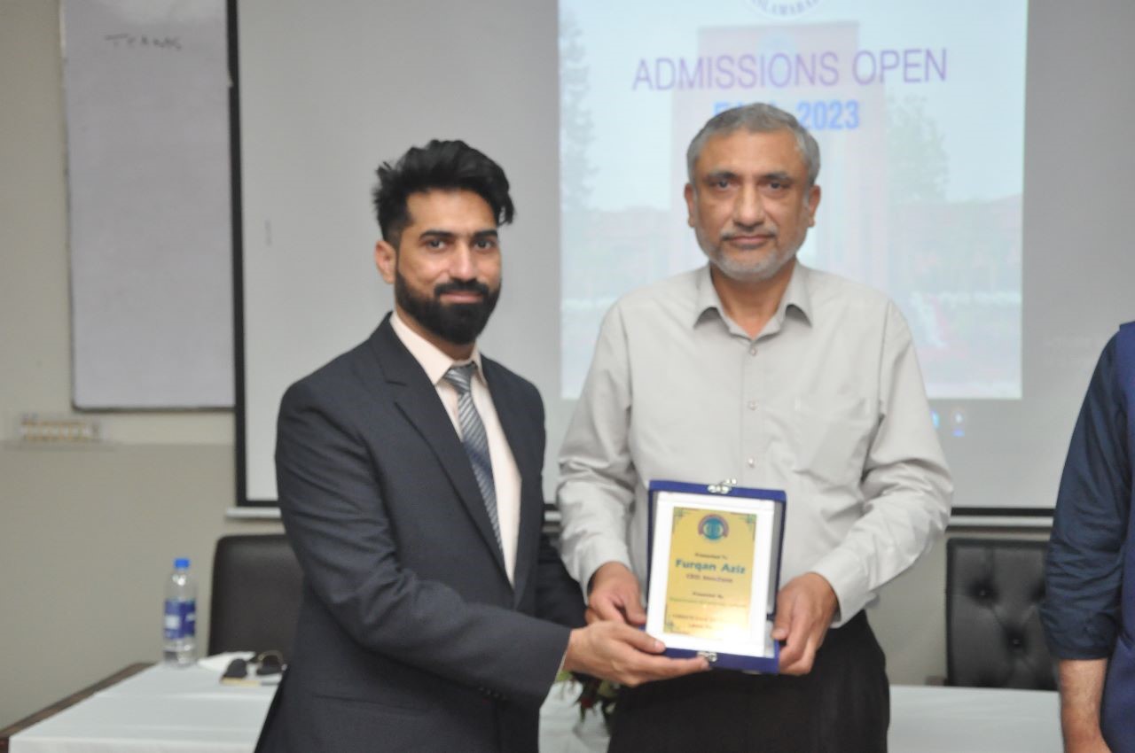 Five Chief Executive Officers from International Software Companies Visited the Department of CS