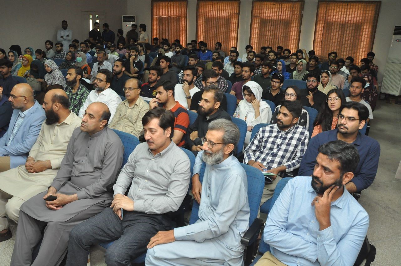 Five Chief Executive Officers from International Software Companies Visited the Department of CS