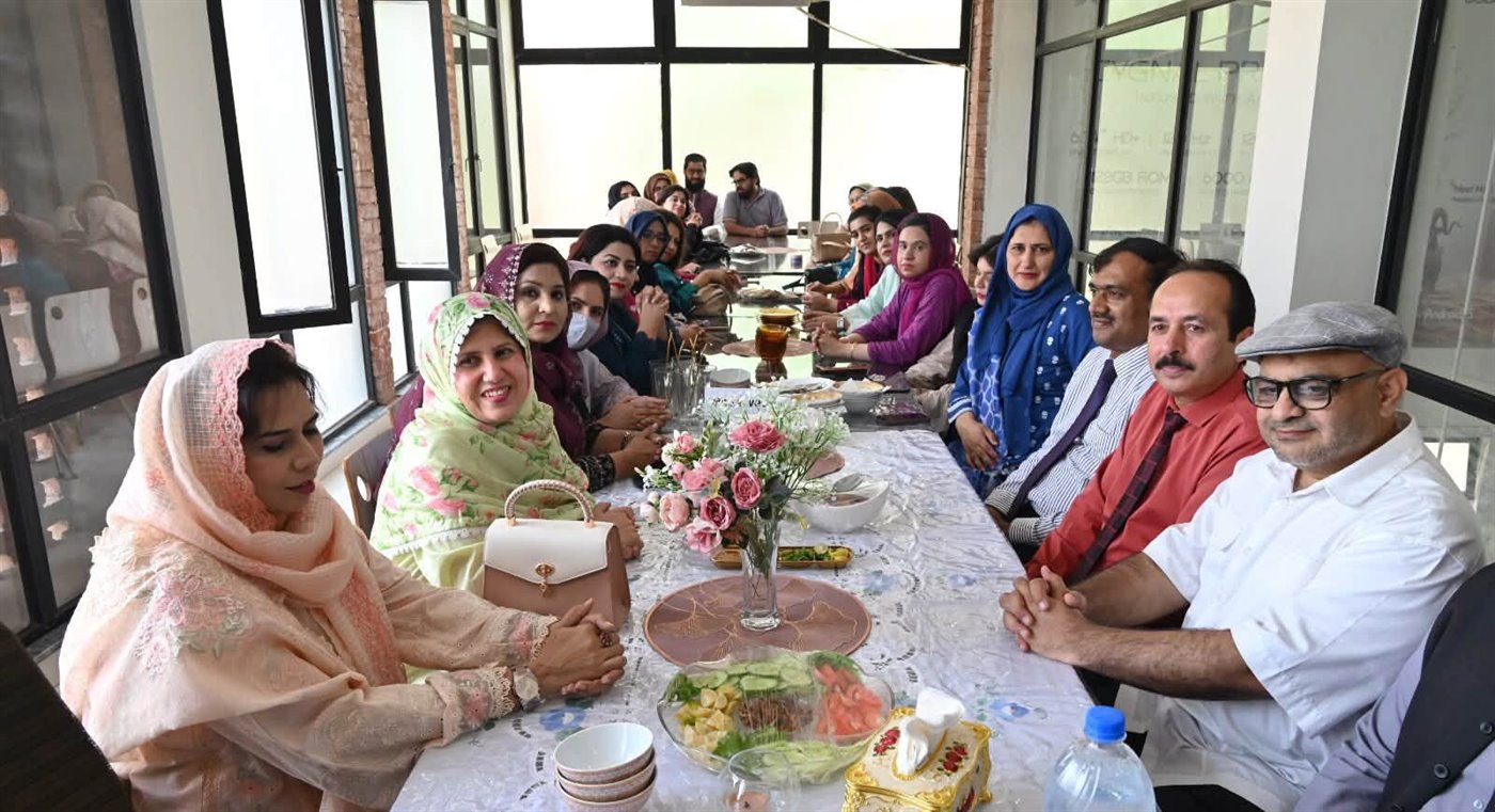 A Recruitment Drive, a Homecoming Cake and Four New International Students