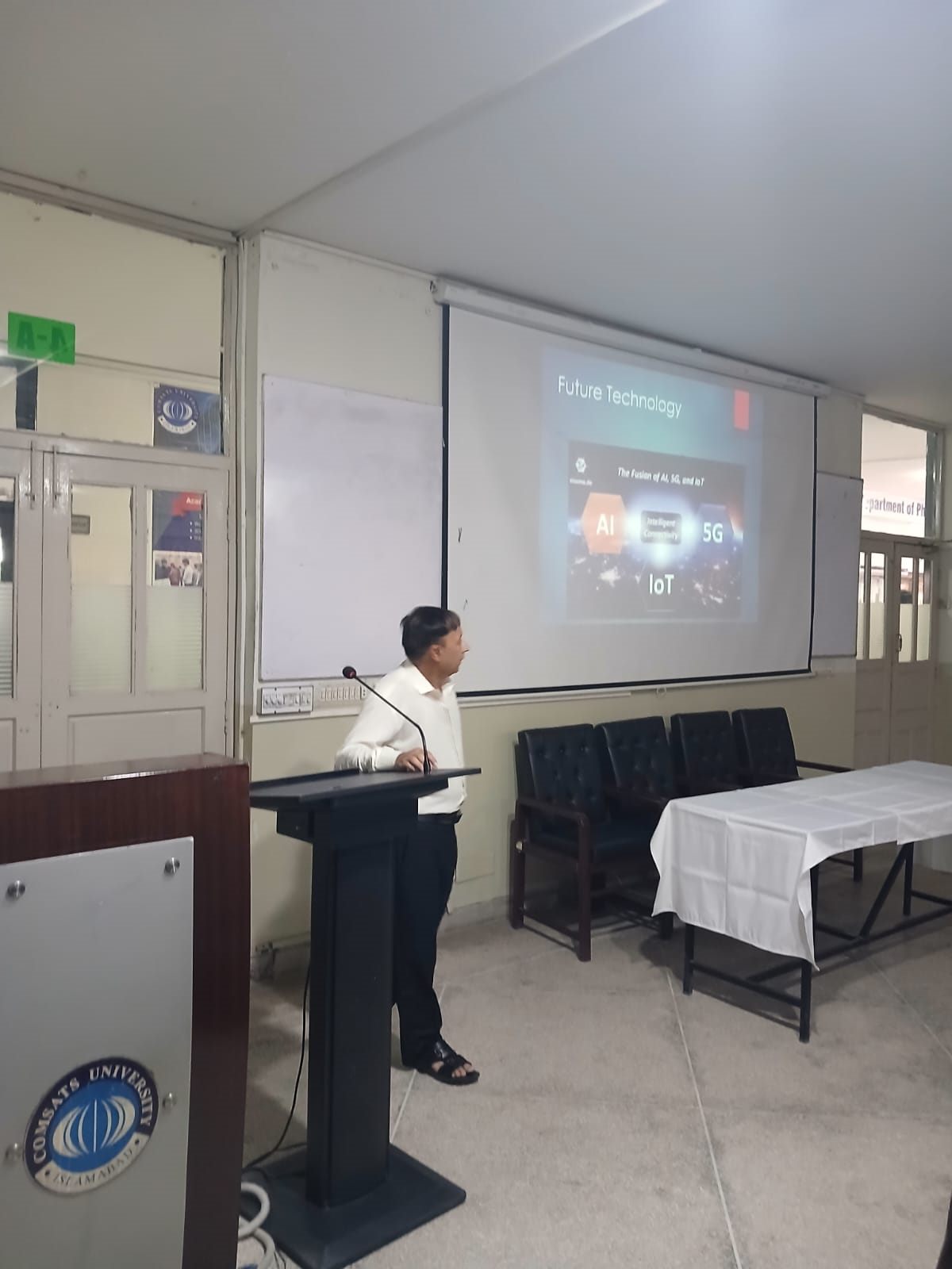 Seminar on “The AI Revolution in Technology: From Ideas to Innovation”