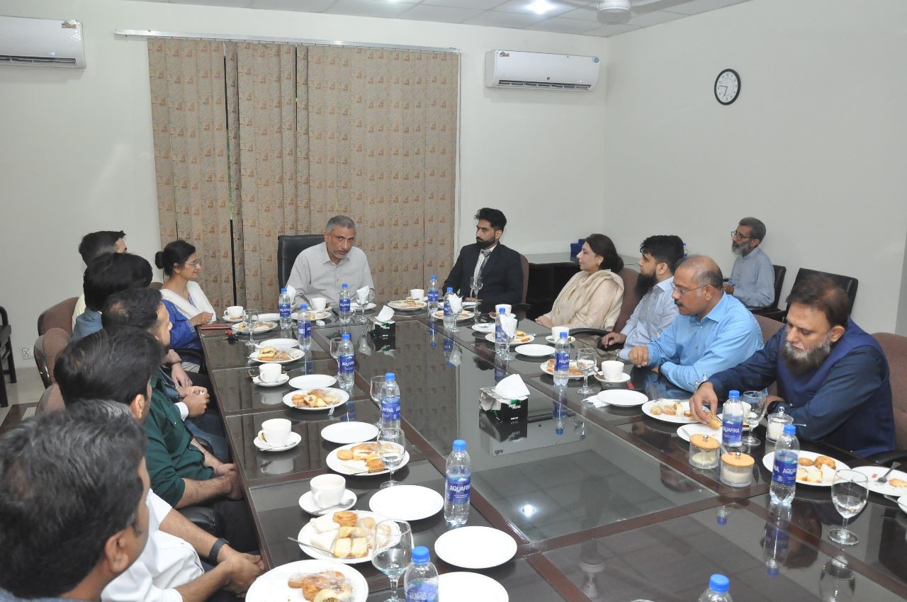 Five Chief Executive Officers from International Software Companies Visited the Department of CS