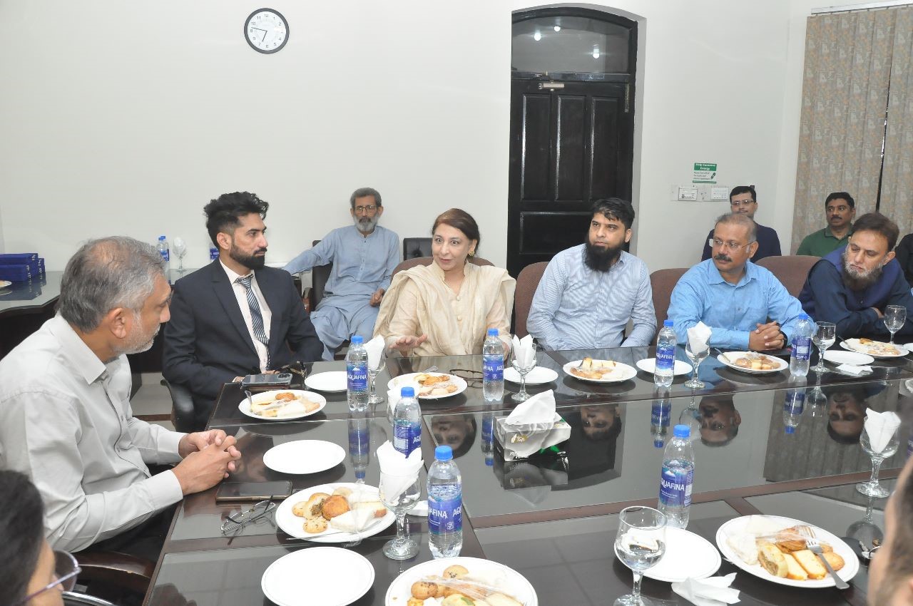 Five Chief Executive Officers from International Software Companies Visited the Department of CS