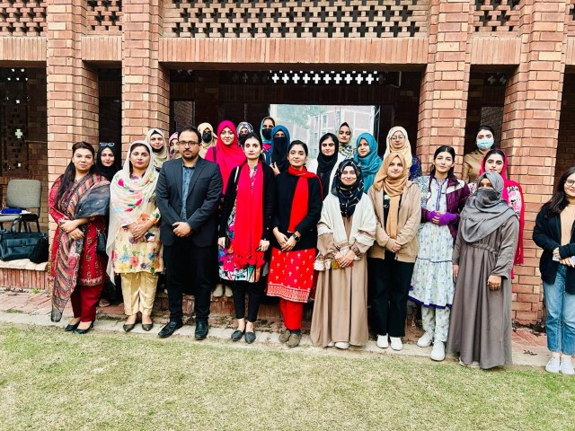 Workshop on Mediation and Moderation Analysis (SEM) with AMOS