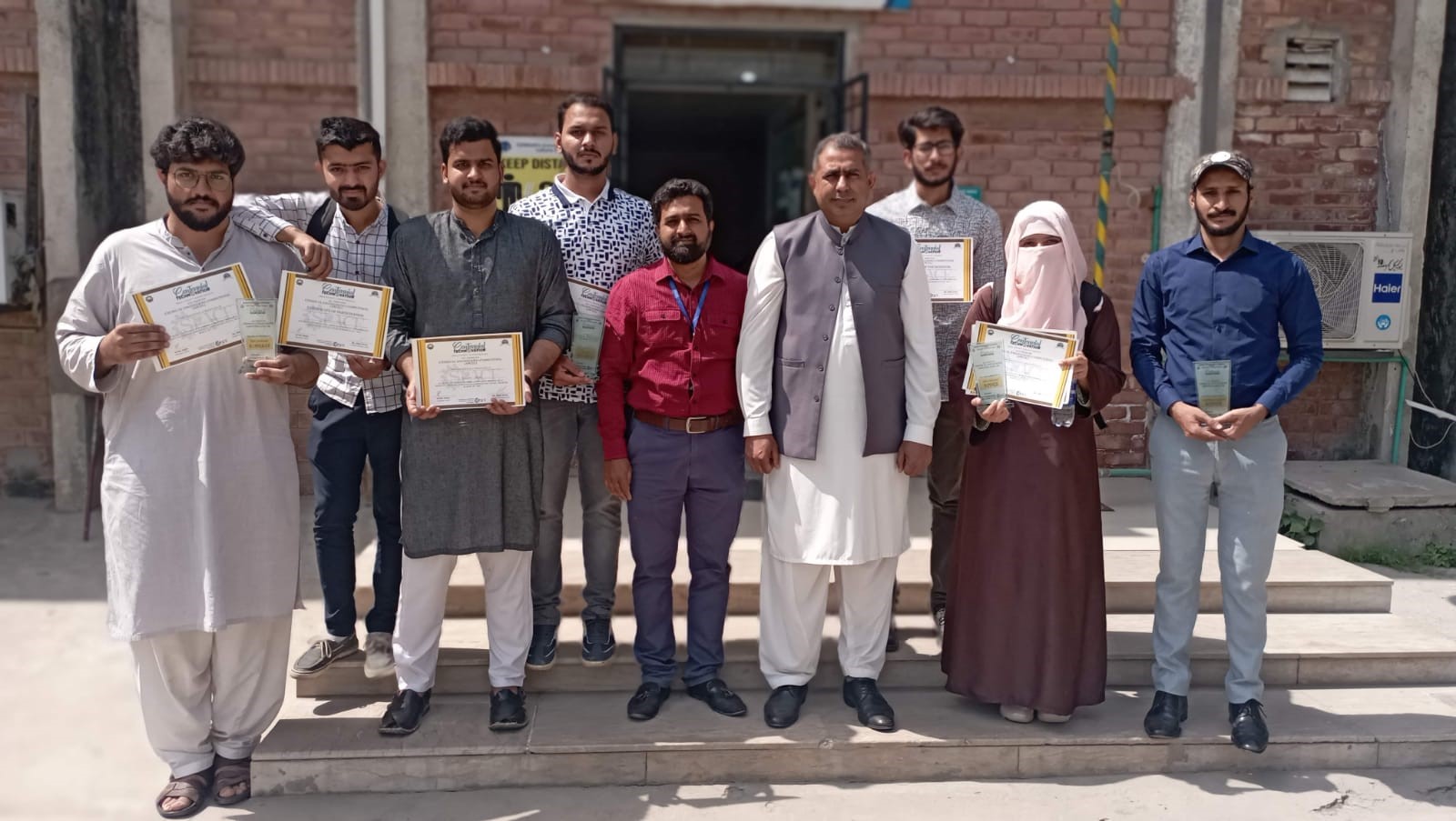 Team Chemical Engineering – CUI Lahore Bags Best Team Award in All Pakistan Chemical Engineering Competition (APCEC) held on March 24th, 2022 in UET Lahore