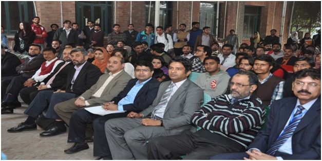 Honor Roll Certificates Distribution Ceremony (December 2015)