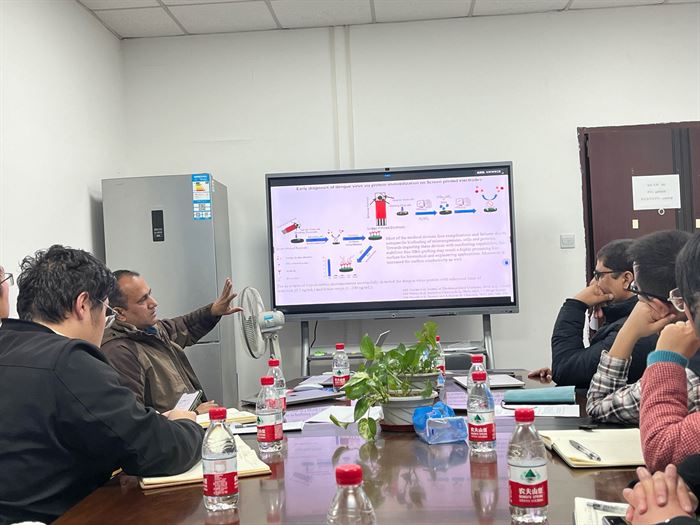 Research presentation to the host group at the institute