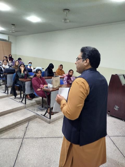 A campaign session with students in a classroom