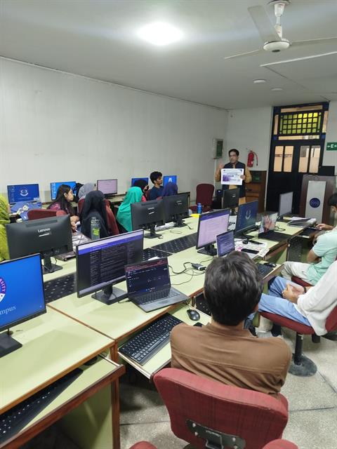 Students in a laboratory session of the SSBC Batch 9 campaign